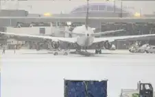 أمريكا: عاصفة ثلجية تشل حركة الطيران