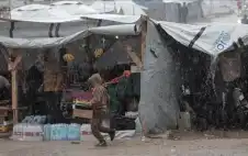 منخفض قوي يضرب غزة ويهدد بمفاقمة