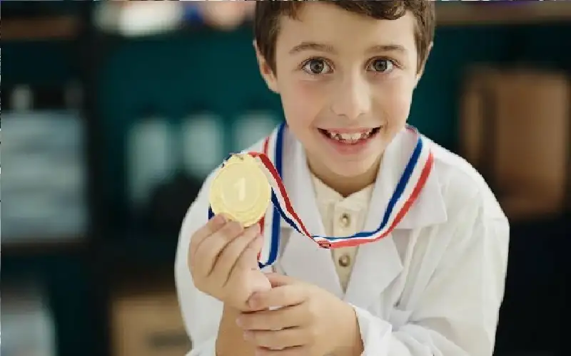 التفوق في الطفولة خدعة كبرى… وهذه