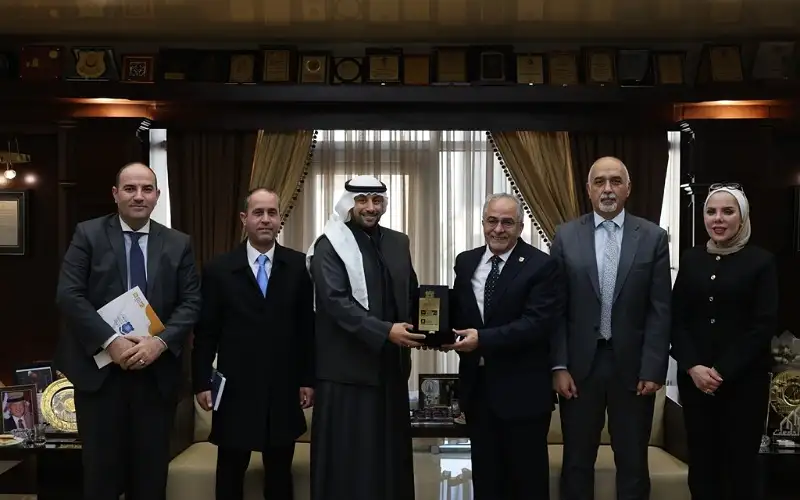 عمان الأهلية والمكتب الثقافي الكويتي يبحثان