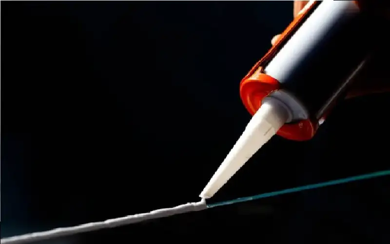 يجر سيارة.. غراء خارق من زيت