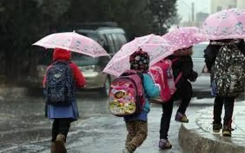 الأحوال الجوية تؤجل دوام المدارس غدا