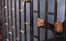 حبس صاحب محل 6 أشهر بتهمة