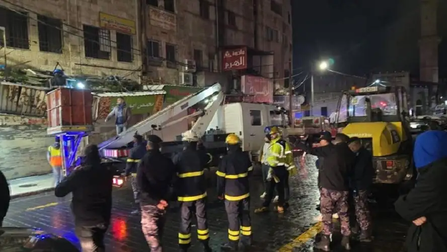 انهيار شرفة مبنى وسط إربد التجاري