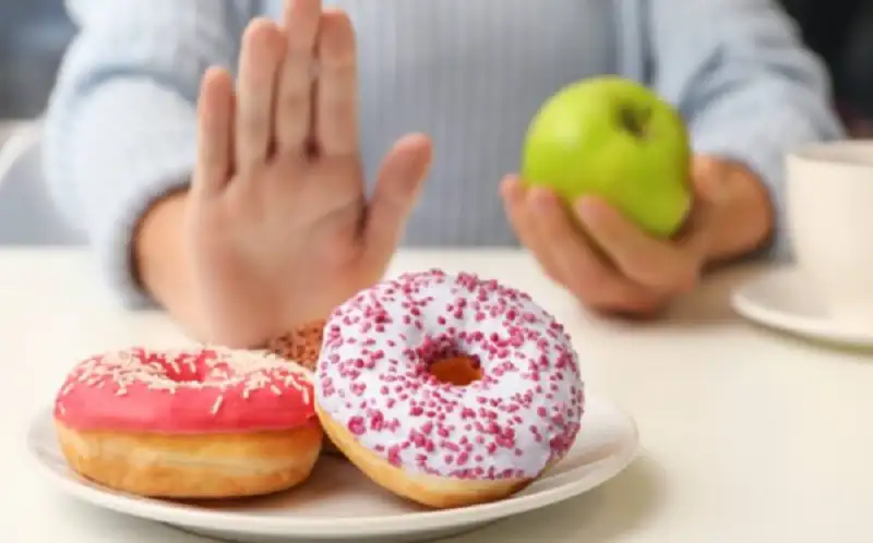 طرق بسيطة لكبح الرغبة في تناول