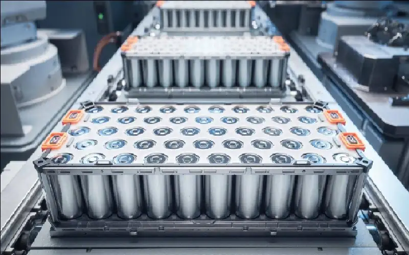 شقوق خفية داخل البطاريات تقلب قواعد