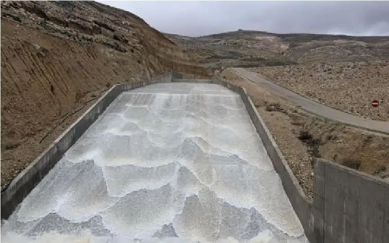 الهطول المطري يصل إلى 90% من