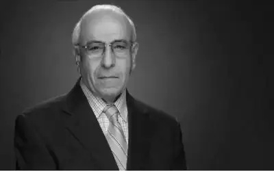الحكومة تنعى الإعلامي جميل عازر
