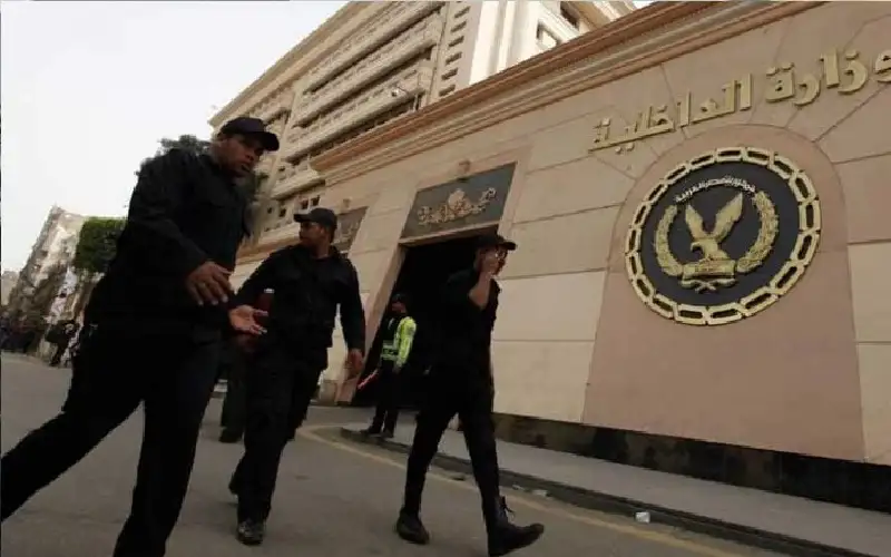 السلطات المصرية تطرد أردنيا.. وتبين الأسباب