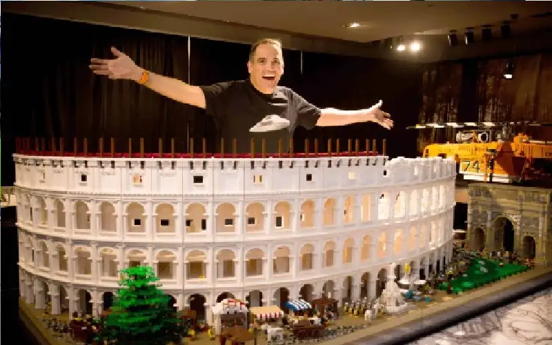 ليغو تهزم الذهب.. بمكعبات الهرم وبورتريه