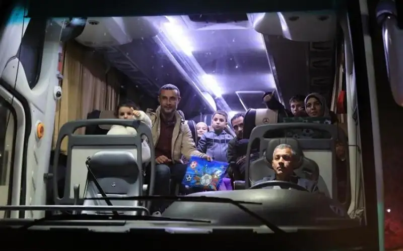 الأردن يجلي 18 طفلا من غزة