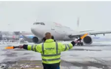 الأحوال الجوية تعطل حركة السفر في