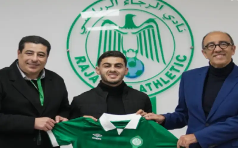 الرجاء المغربي يضم الدولي الأردني شرارة