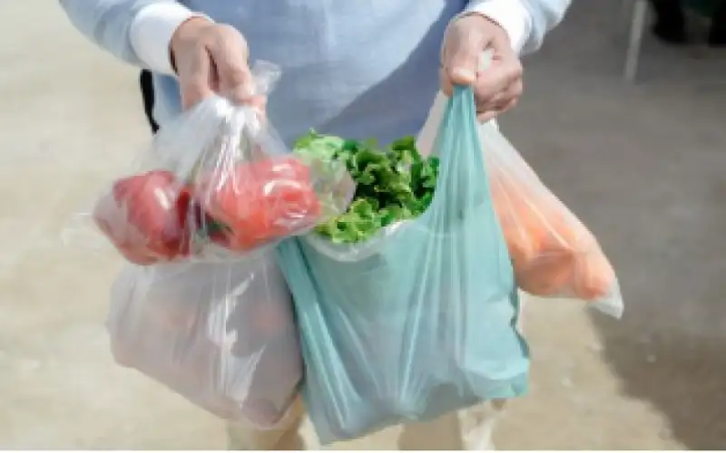 توجه لفرض رسوم على استخدام الأكياس