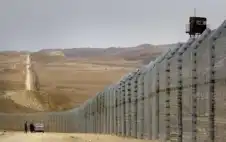 عربي ودولي ـ إسرائيل تدمر حقول ألغام على الحدود