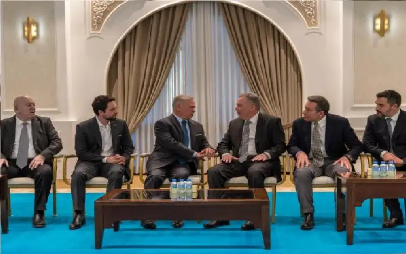 الملك وولي العهد يعزيان بوفاة الرئيس