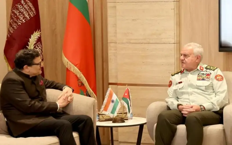 الحنيطي يلتقي السفير الهندي ويؤكد متانة