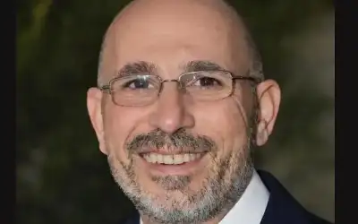 توقيف موظف سابق في وزارة الصحة