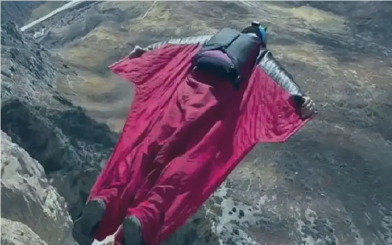 قفزة قاتلة تنهي حياة أشهر طياري