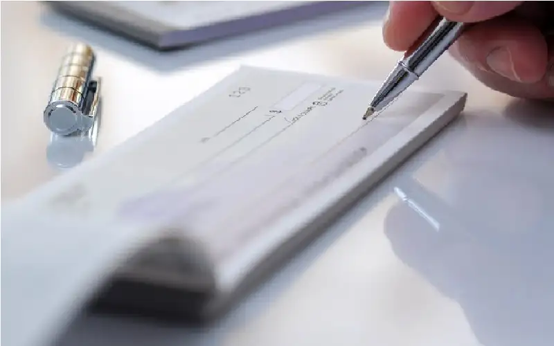 17.7 ألف شيك مرتجع بقيمة 98