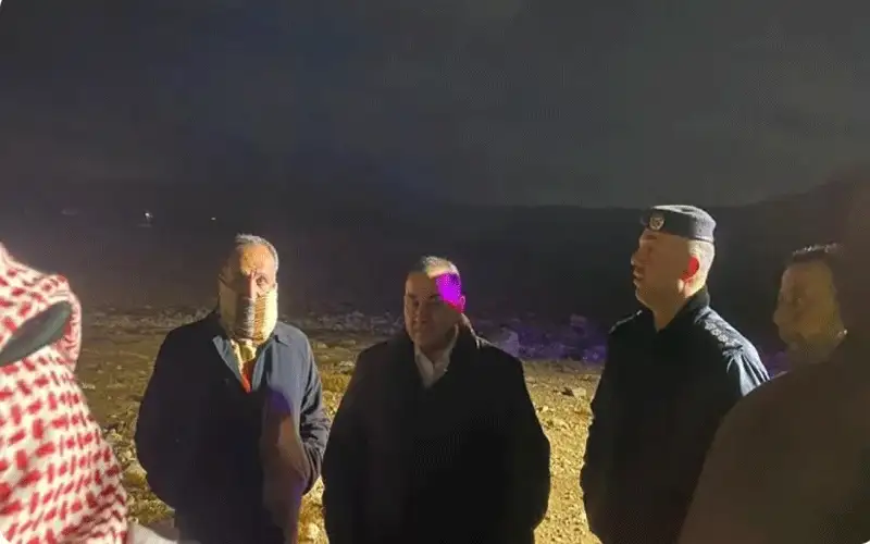 الزرقاء.. السيول تهدد حياة مواطنين …