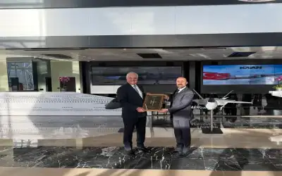 الملك يهنئ سلطان عمان بذكرى توليه