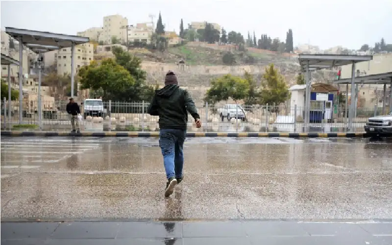 استمرار تأثير المنخفض الجوي حتى مساء