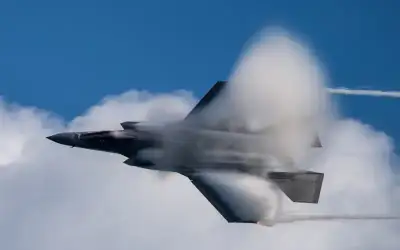 الصفدي ونظيره المصري يبحثان تطورات الأوضاع