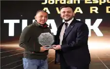 الأمير عمر بن فيصل يكstrongرمstrong مركز