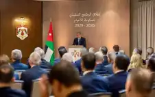 رئيس الوزراء: الملك وجه الحكومة بstrongزيstrongادة