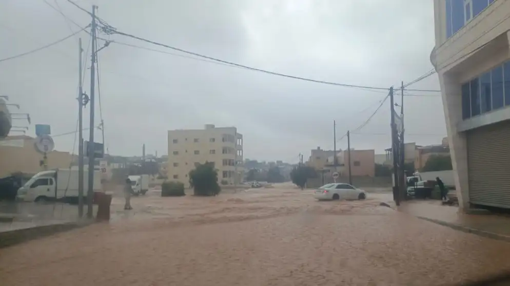 تحذيرات من خطر تشكل السيول والرياح