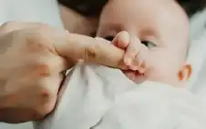 دراسة تكشف: الرضاعة الطبيstrongعيstrongة تقلل احتمالات