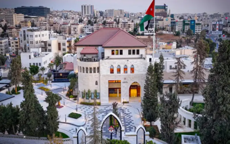 رئيس الوزراء يقرر تأخير الدوام حتى