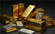 الذهب قرب أعلى مستوياته.. والفضة تتجاوز