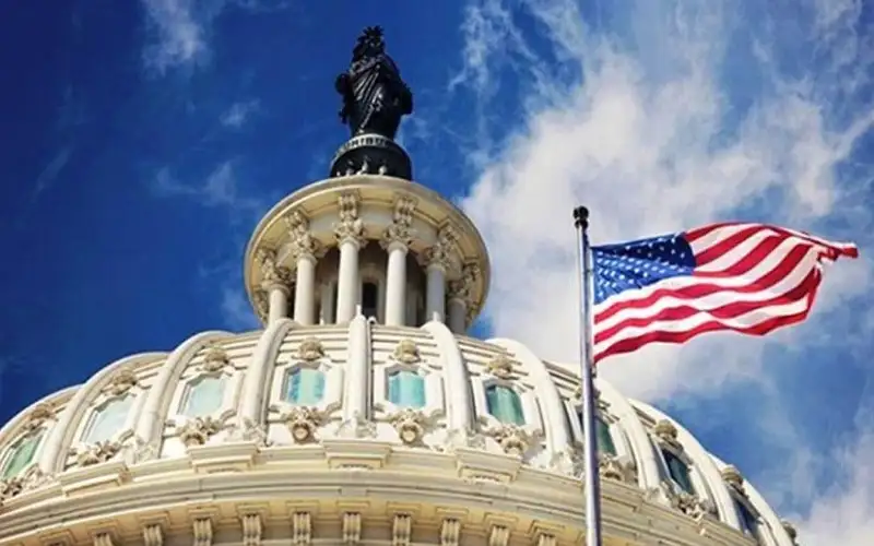 واشنطن تفرض عقوبات على مسؤولين إيرانيين