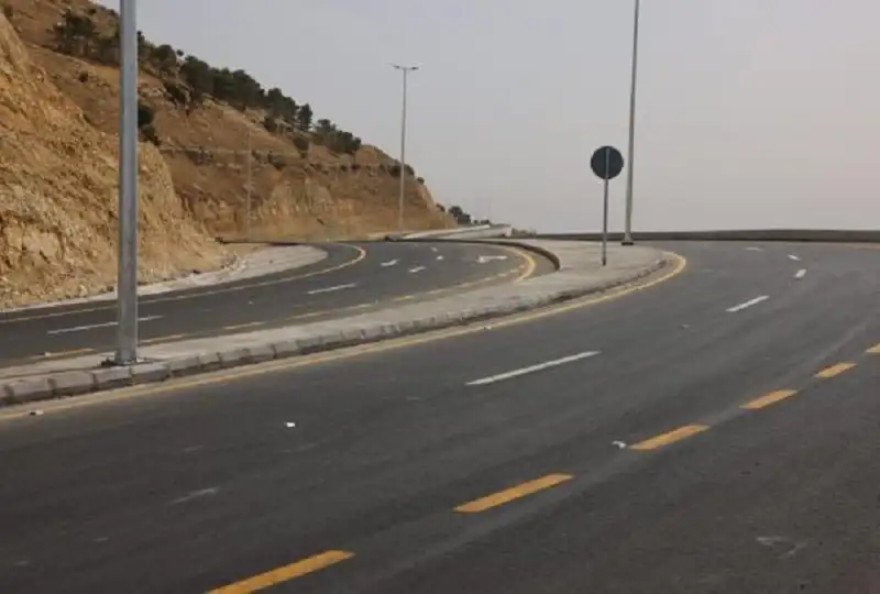 إغلاقات وتحويلات مرورية على طريق عمان