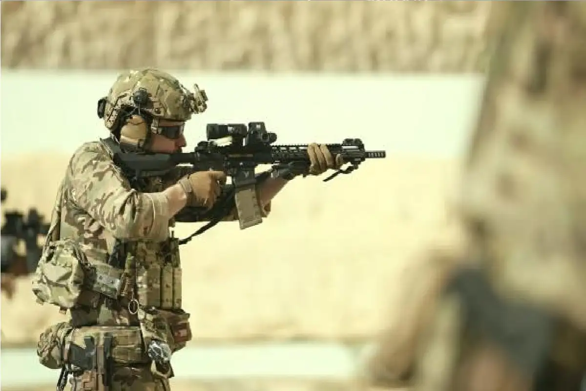 ولي العهد يشرف على تدريب رماية