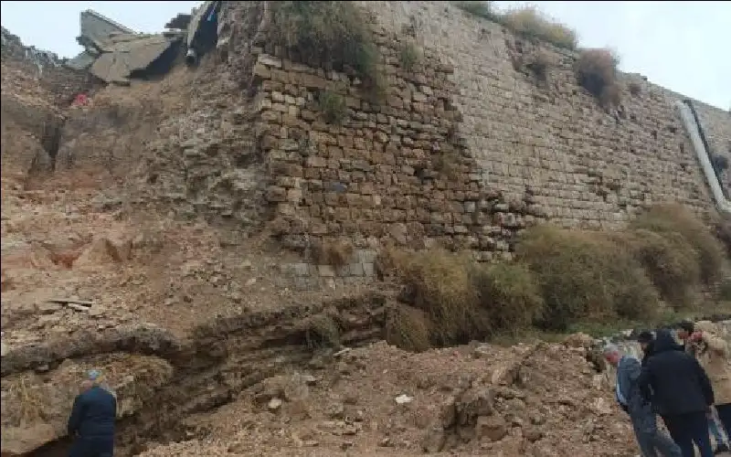 تقرير هندسي يكشف أسباب انهيار سور