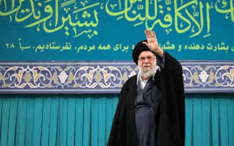 الرئيس الإيراني يتوعد بـحرب شاملة حال