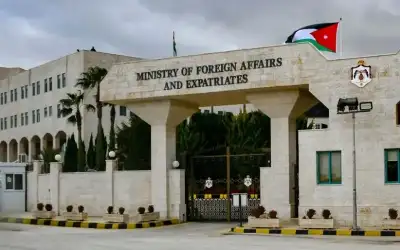 القبض على مشتبه به بتزوير 11