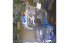 مجهولان يسرقان محلا تجاريا في strongمادباstrong