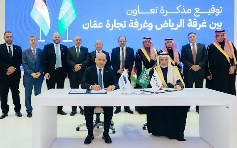 غرفتا تجارة عمان والرياض توقعان اتفاقية