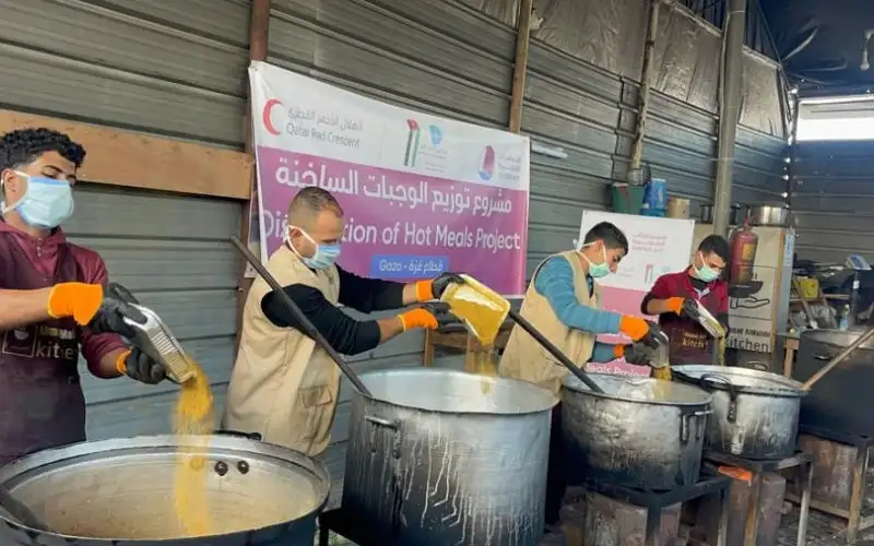 شراكة أردنية–قطرية لتوزيع وجبات طعام على