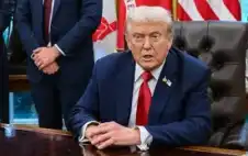 ترامب: لا أحد يريد ماكرون وسيرحل