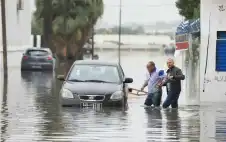 عربي ودولي ـ فيضانات وسيول جارفة تجتاح تونس ..