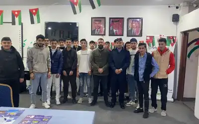 راكب صومالي قذفه الضغط من فجوة