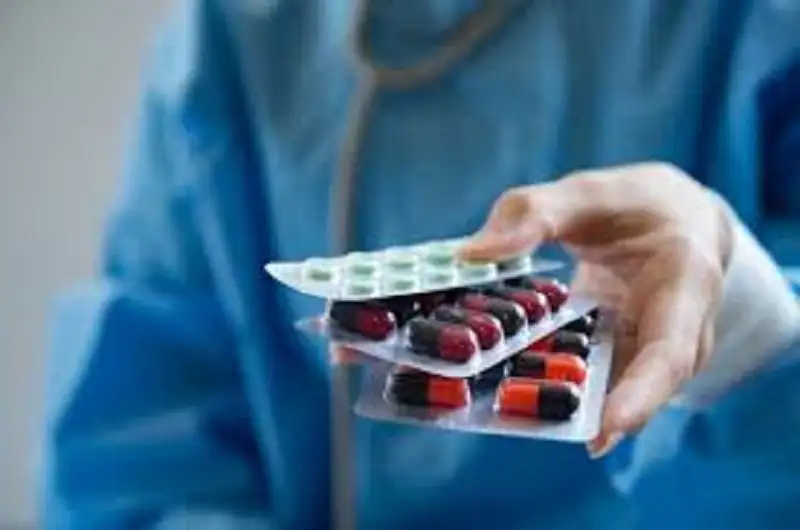 صيادلة يرفضون مشروع نظام وتعليمات الطبابة