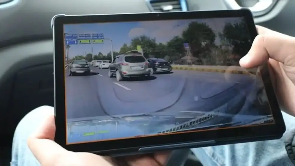 إرسال 6 ملايين رسالة خلوية للحد