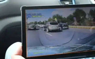 الدولار يدفع أسعار النفط إلى المنطقة