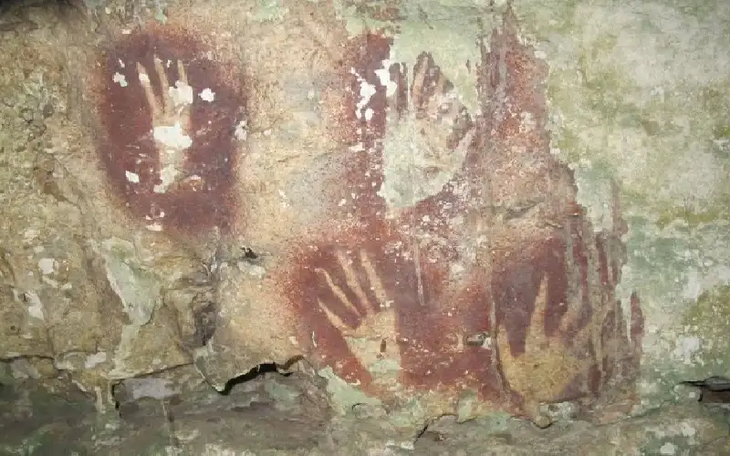 في متحف ما قبل التاريخ.. لوحة